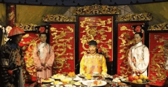 【清朝皇帝吃饭标准】清朝皇帝吃饭摆谱儿每顿标准120道菜
