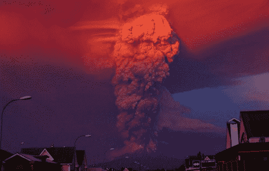 【智利卡尔布科火山爆发 】智利卡尔布科火山爆发 血色漫天如末日