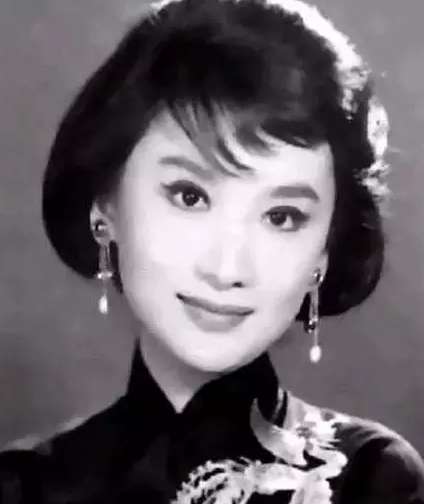 近代最美女演员，酷似天仙金庸苦追60年