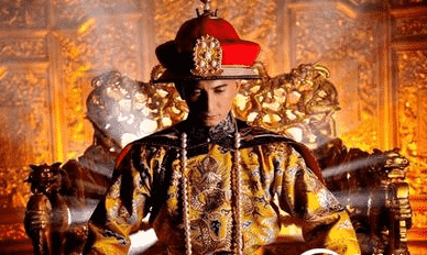 清朝皇帝的龙袍值多少钱？
