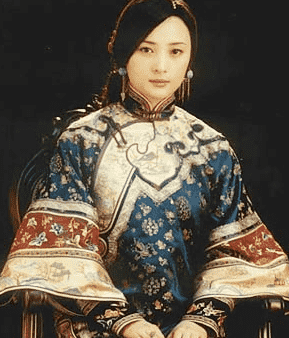 中国历史上第一个离婚皇妃是哪位？