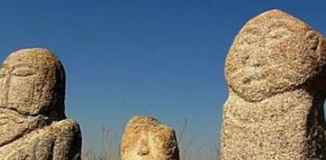 【石人鹿石文化之谜】考古发现之旅：草原上的石人鹿石文化之谜