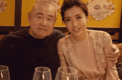 ▲香港富商刘銮雄与妻子甘比（图片来源：视觉中国）