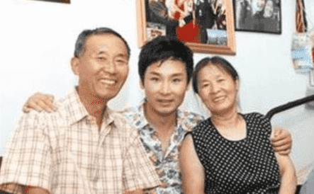 刘和刚妻子儿子照片