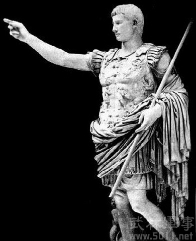 凯撒雕像