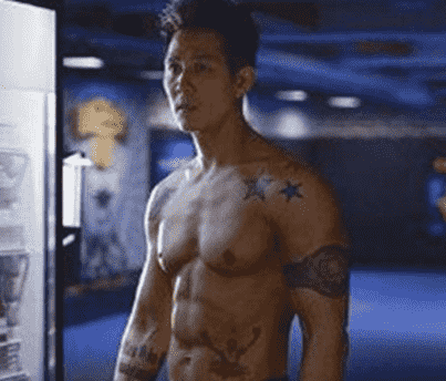 韩国型男李政宰肌肉图片曝光   傲人腹肌尽显野性魅力