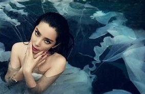 41岁李冰冰水下拍性感写真 性感妩媚如芙蓉出水