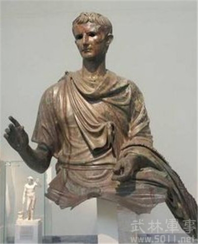 克劳狄乌斯塑像