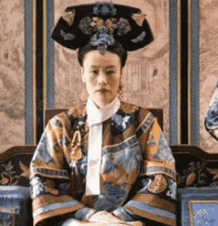清朝的嫔妃脚上穿的玻璃球是什么？满足了皇帝