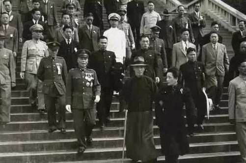 李宗仁是什么人？毛主席蒋介石最大的对手，晚年想回中国