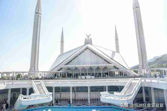全世界最大的清真寺，比麦加清真寺还大一万平方，就在巴基斯坦