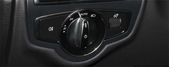 汽车知识解答：奔驰灯光按钮使用说明是什么？