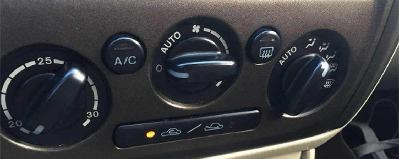 汽车暖风是不是不能开AC？