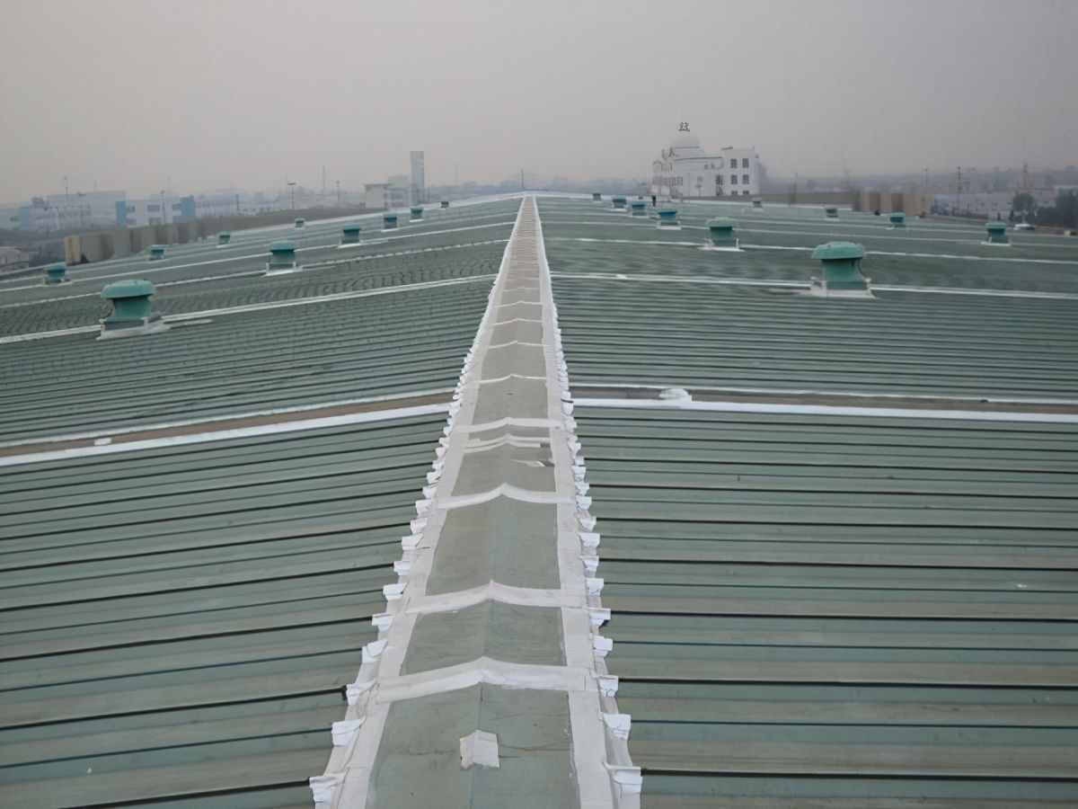 钢结构屋面适合采用什么防水材料