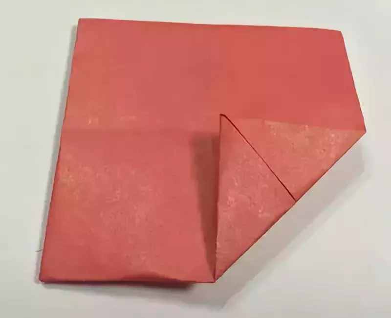还记得童年最经典的手工折纸吗？“东南西北”的创意新玩法！