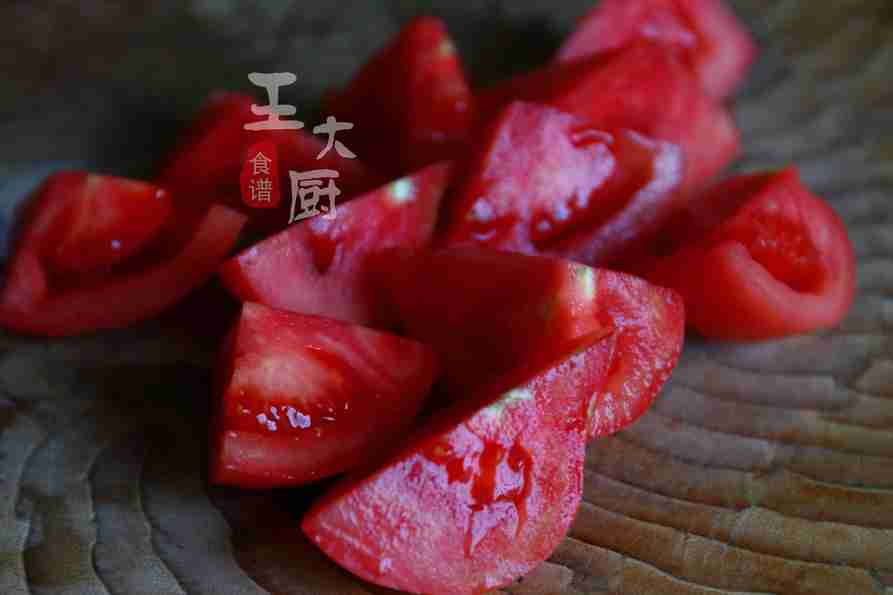 番茄烧茄子，一道适合夏天的开胃菜，咸香酸甜，开胃下饭