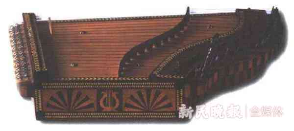 维吾尔族的民间乐器之卡龙琴和手鼓