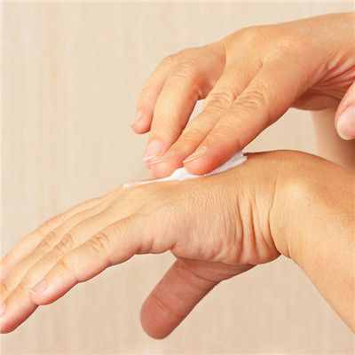 手指蜕皮的原因与治疗