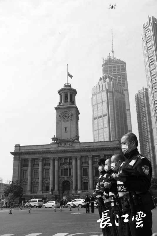 高清图集丨武汉市民默哀3分钟