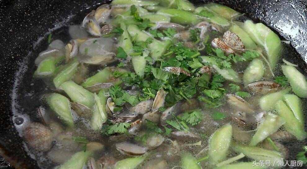 花蛤别只会炒着吃，教你用它做碗汤，味道鲜美，做法简单又方便