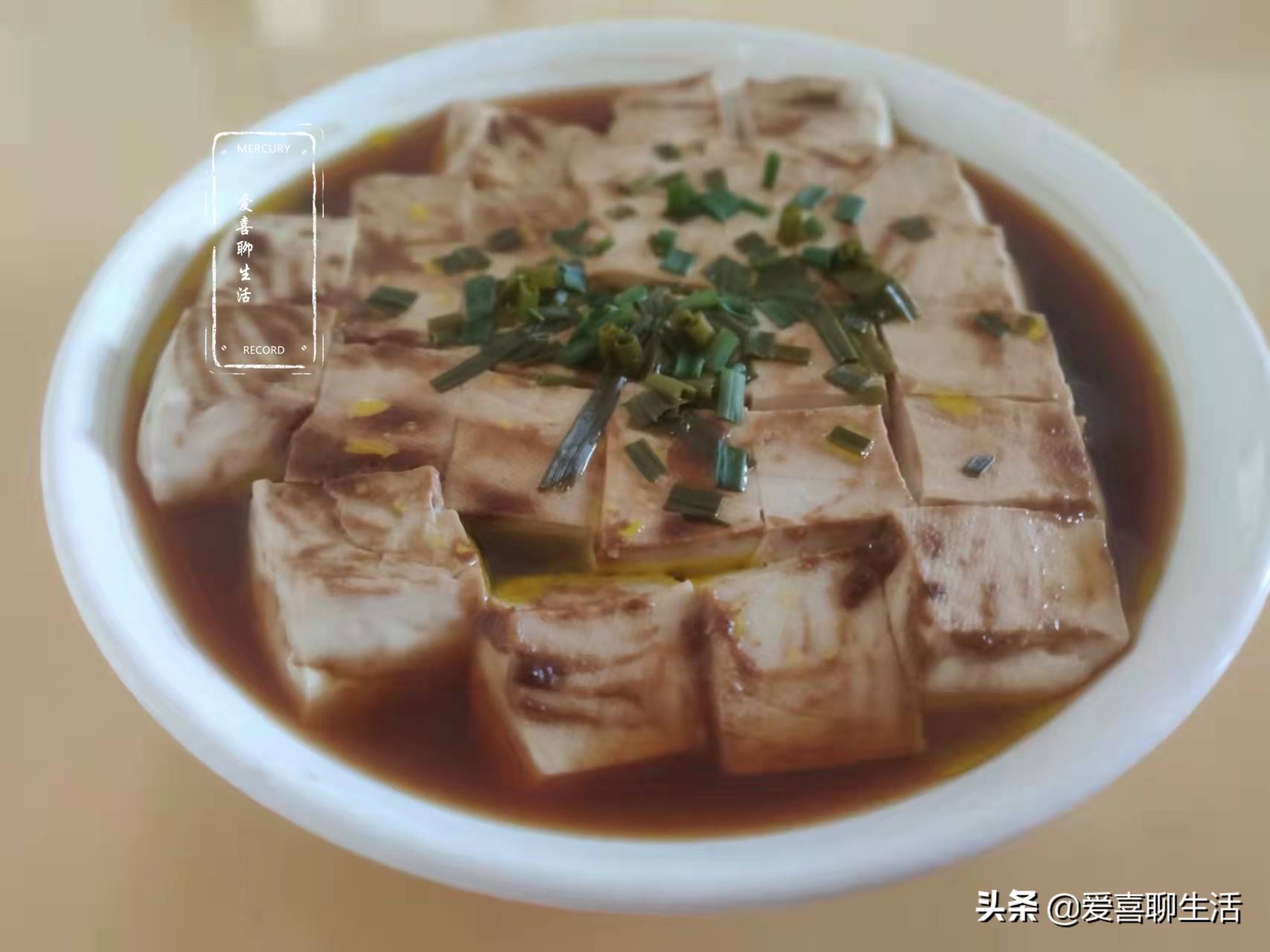 豆腐这样做真的太好吃了，简单蒸一蒸5分钟上桌，鲜美嫩滑好消化