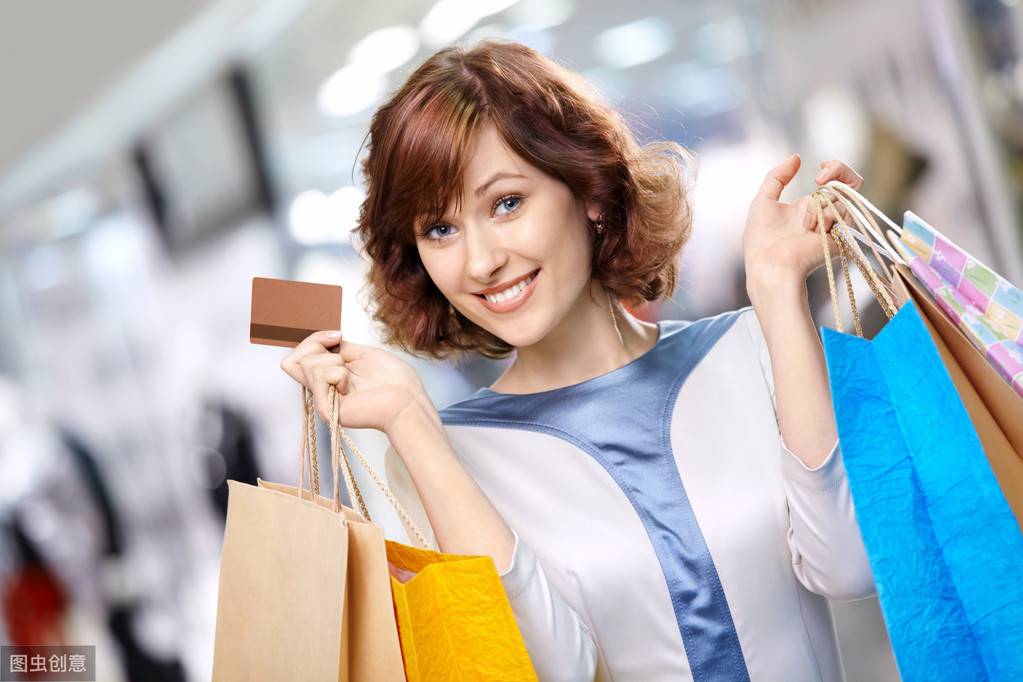 为何女人更喜欢购物？心理学家：这是原始社会女性心态的现代变体