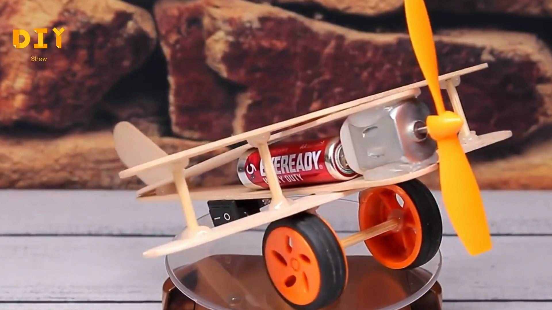 飞机模型教学，如何用木板制作一架电动小飞机（教程图解）