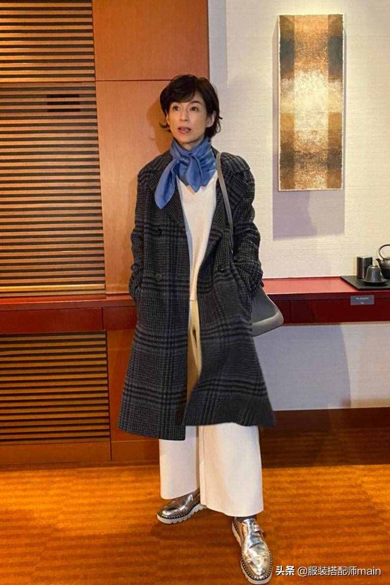 中年阿姨别一味打扮花哨，学日本中年女人这样穿，知性优雅又高级