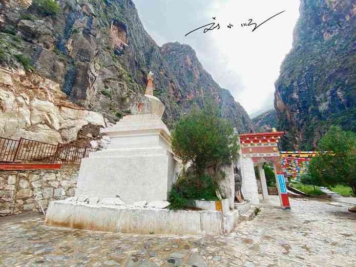 西藏昌都也有一座“文成公主庙”，藏在峡谷里，知道的游客还不多