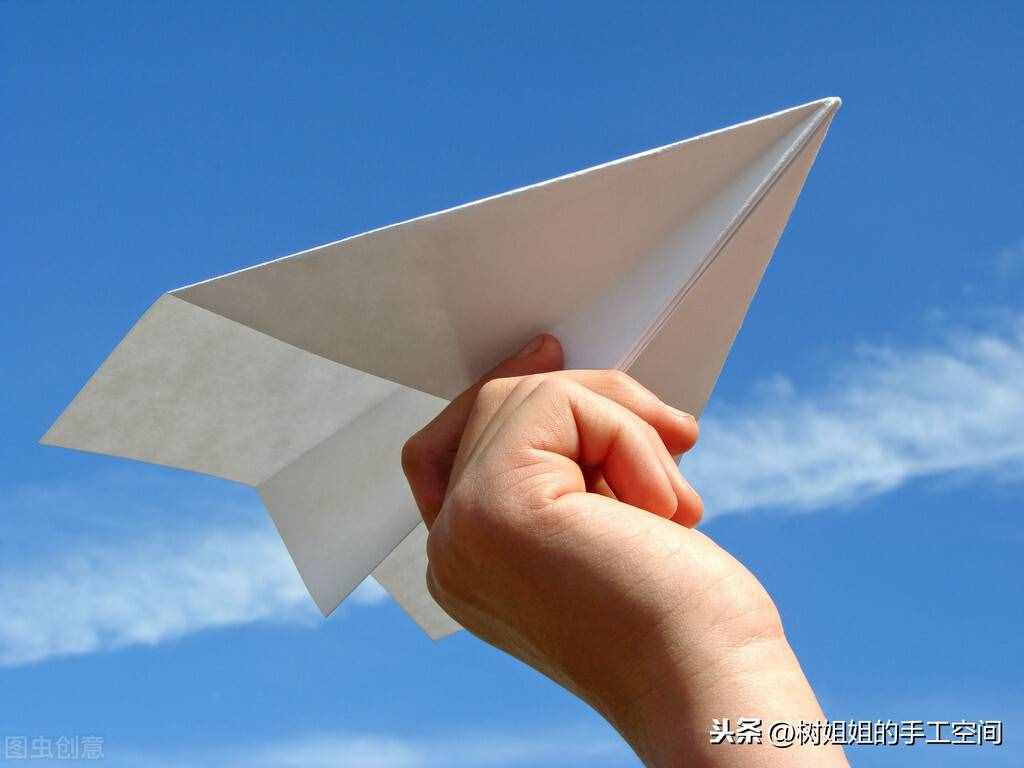 飞机怎么折（玩具折纸：简单经典的纸飞机）