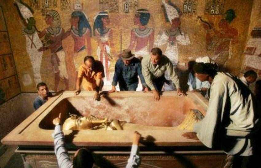 埃及法老的墓室前，往往写有一段咒语，进入墓室的人大多不得好死