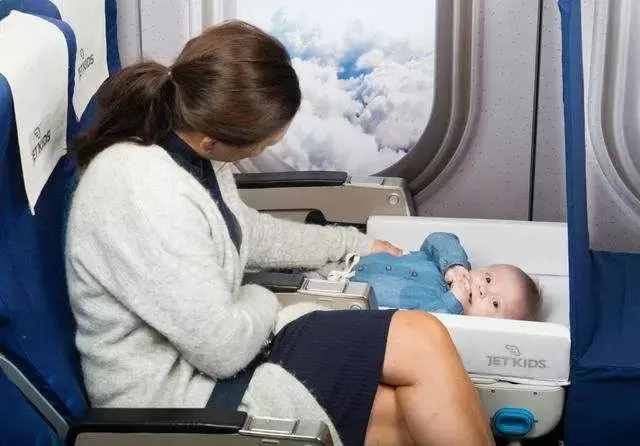 带婴儿去旅行，宝宝的机票应该怎么买？