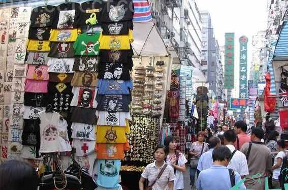 香港这条街“专供女人”，网友：这就是我们2元店水平