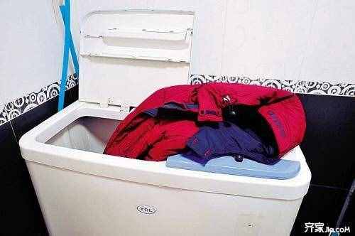 羽绒服可以用洗衣机洗吗（羽绒服能洗衣机洗吗）