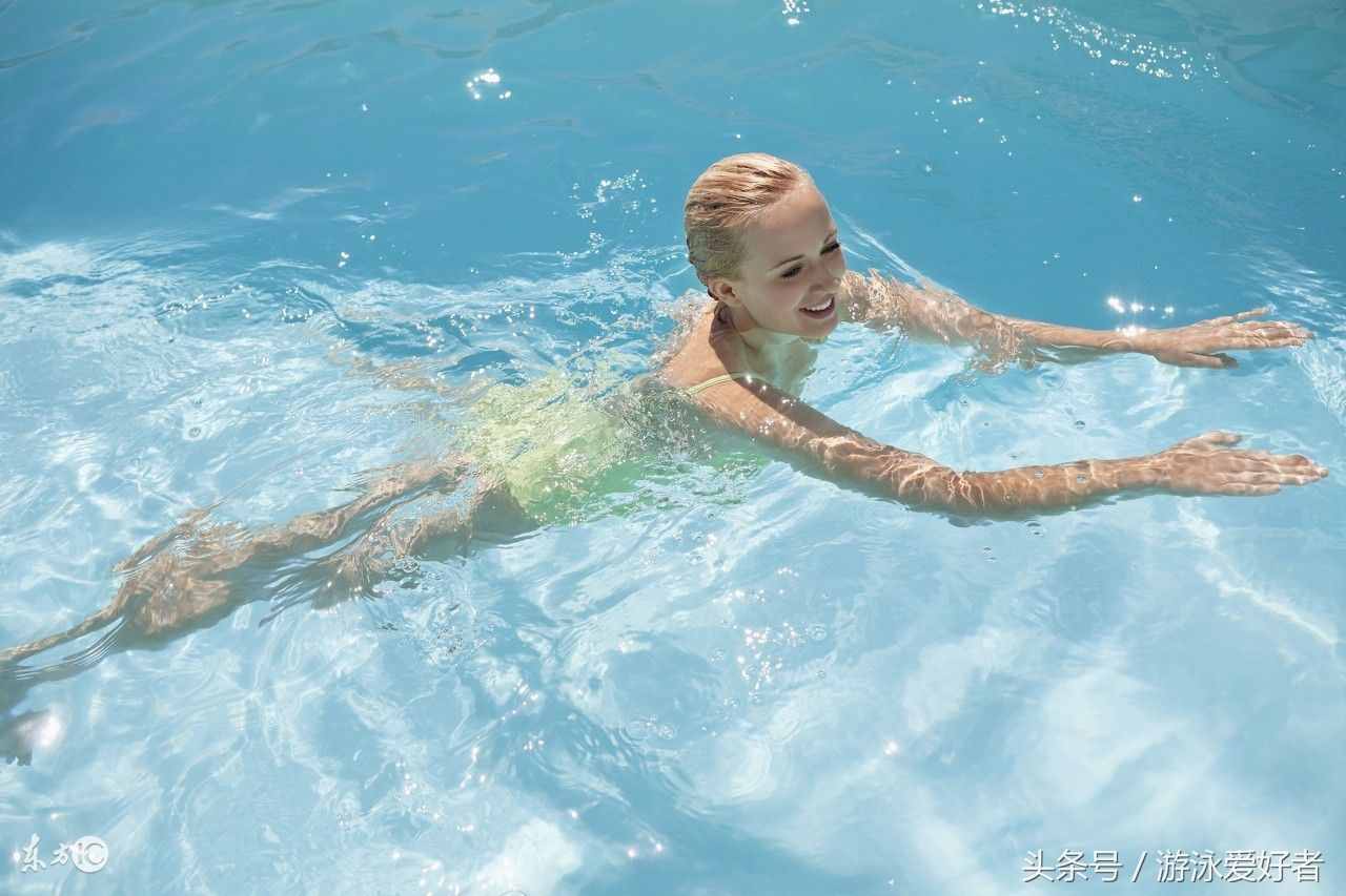 游泳初学速成小技巧，五分钟就能学会！