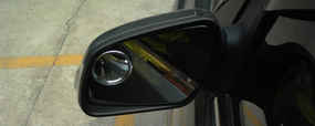汽车知识解答：后视镜上的小圆镜拆除的方法是什么？