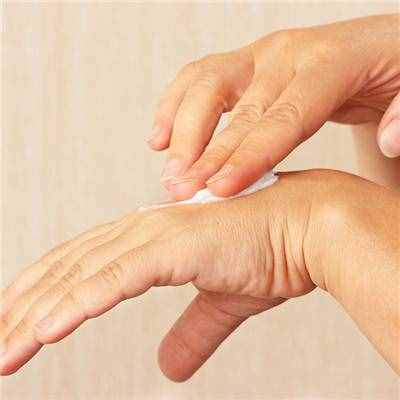 手指脱皮是什么原因（手指蜕皮的原因与治疗）