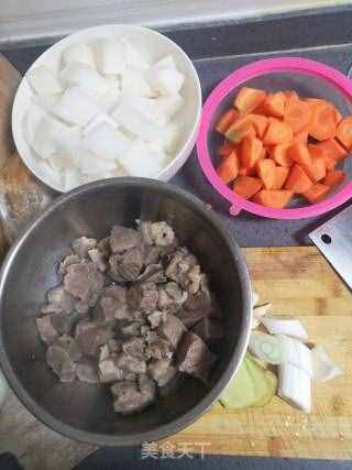 萝卜炖牛肉的做法步骤：2