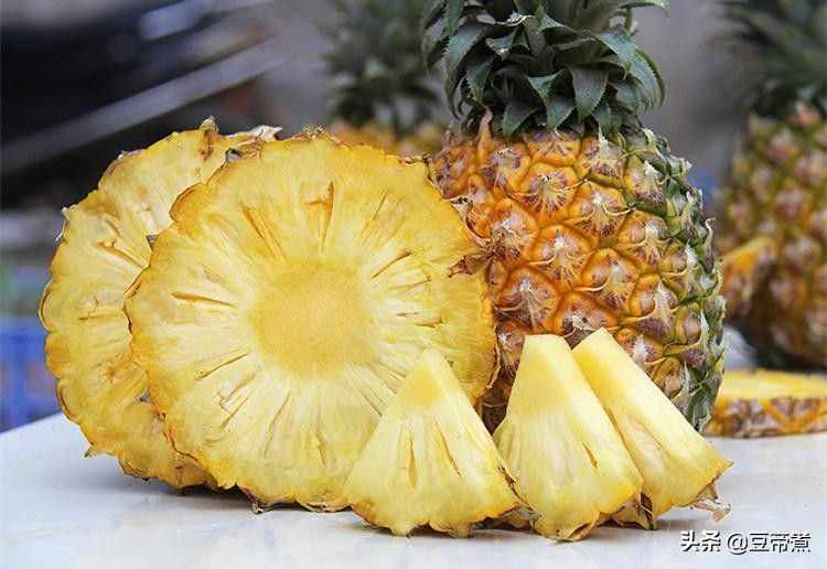 凤梨是啥和菠萝有区别吗？别说两者还真不一样，别常吃又分不清楚