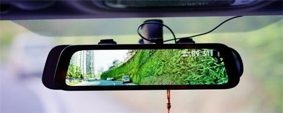 汽车知识解答：众视界行车记录仪怎么使用？