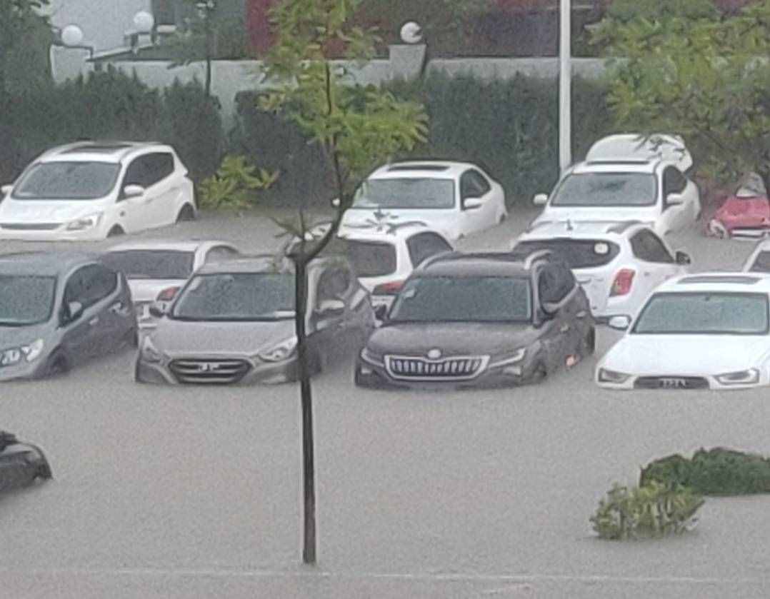 车被水淹了怎么办？（汽车被水淹了怎么办）