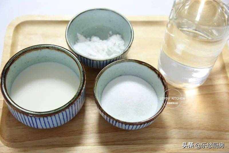 小时候常吃的老冰棍，在家做很简单，用牛奶、糖、糯米粉就可以做
