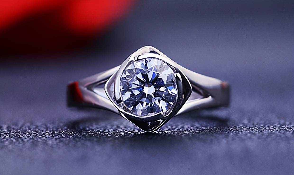 钻石戒指价格高吗？买钻戒真的越贵越好吗？一般要花多少钱？