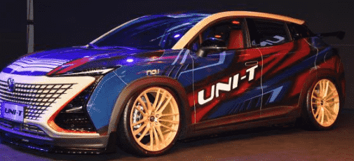 长安汽车发布了UNI-T改装版车型王者战车新车采用了独特的外观设计