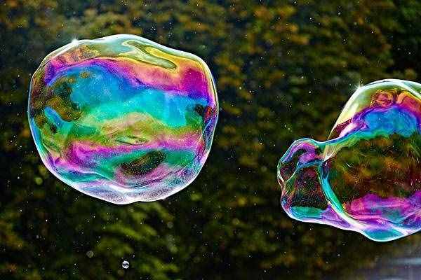 气泡里的有趣科学，比如气泡在破裂时温度会超过太阳表面温度！