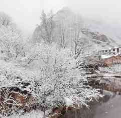 “首都屋脊”迎春雪，门头沟这个村有如仙境