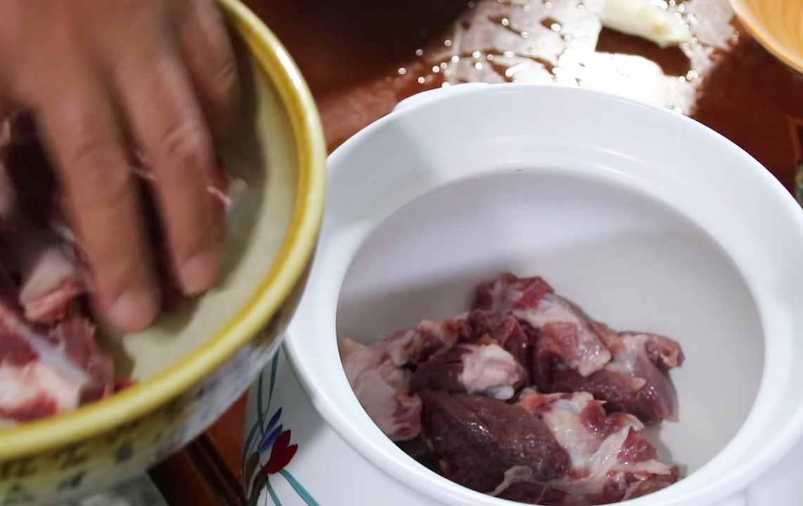 河蚌很多人不会做？教你好吃的家常做法，肉不老也不腥，营养美味