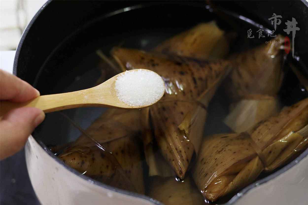 煮粽子，用冷水还是热水？煮多久？加什么煮的更香？一次告诉你