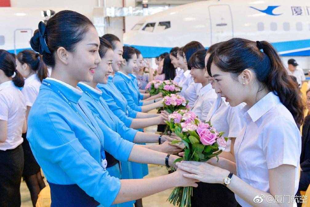 厦门航空迎来首批台湾籍空姐 颜值高学历高