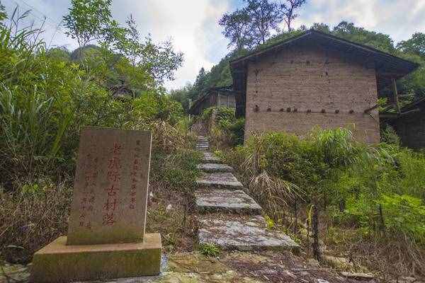 福建泰宁有一个百年古村落，犹如世外桃源，村里有心形弥勒岩